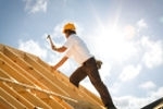 Ossature en bois ou métallique : quel matériau choisir pour la structure du toit de votre habitation ?